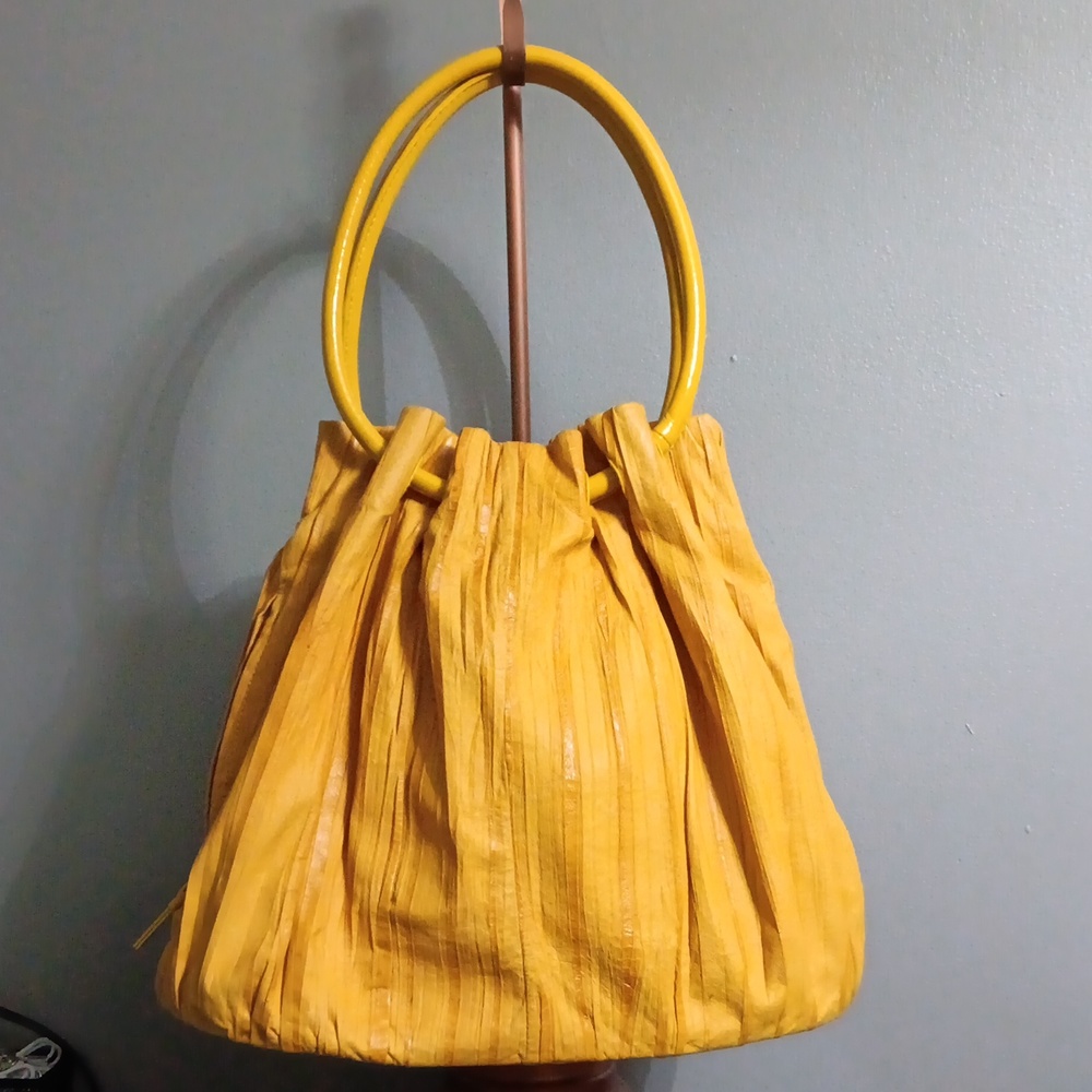 Beckon yellow leather pleated bag